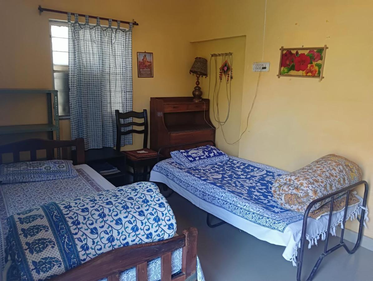 Nadya Homestay For Female & Family Jaipur Bagian luar foto