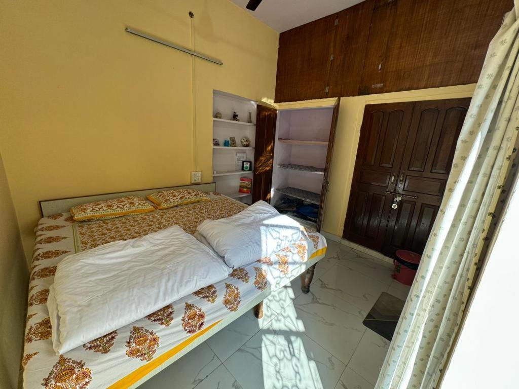 Nadya Homestay For Female & Family Jaipur Bagian luar foto