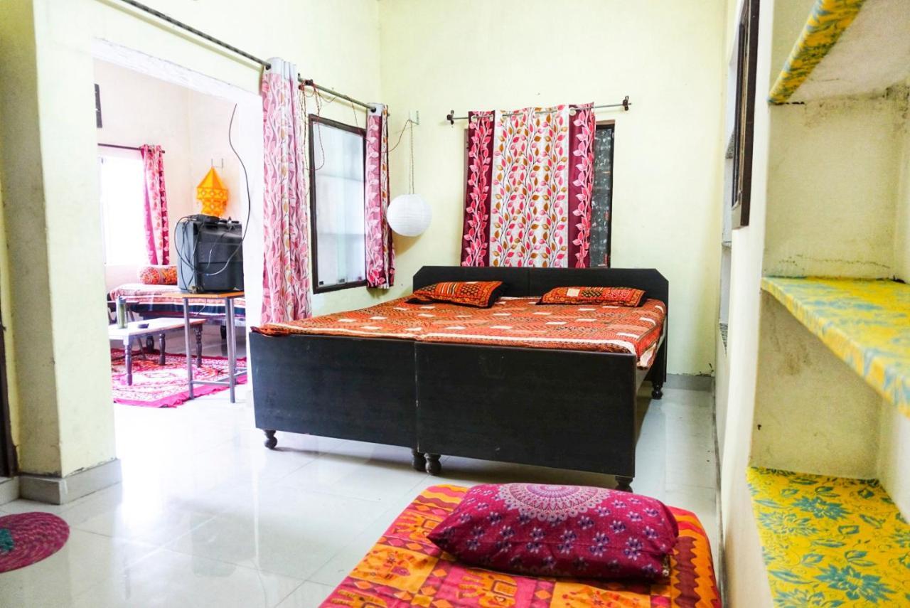Nadya Homestay For Female & Family Jaipur Bagian luar foto