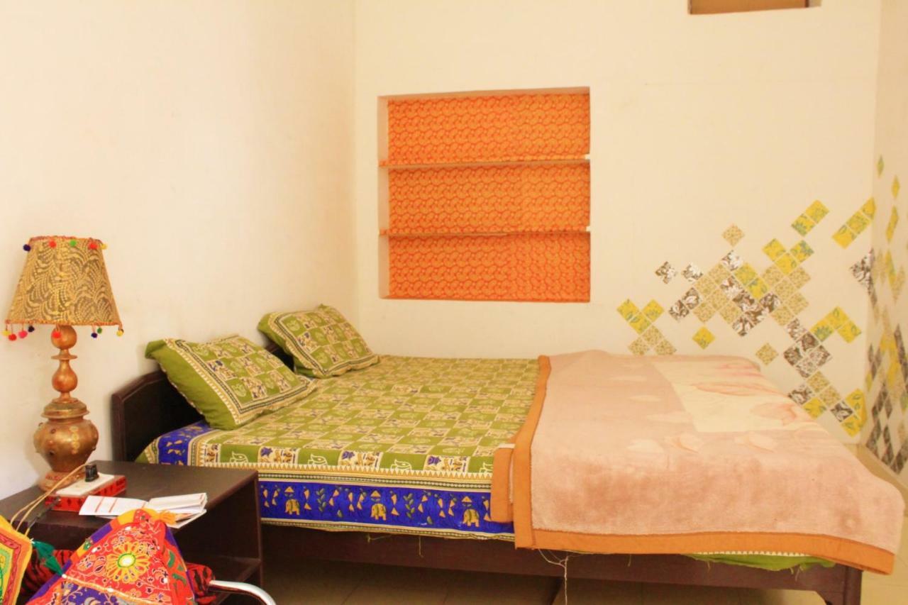 Nadya Homestay For Female & Family Jaipur Bagian luar foto