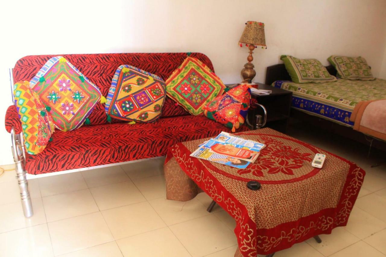 Nadya Homestay For Female & Family Jaipur Bagian luar foto