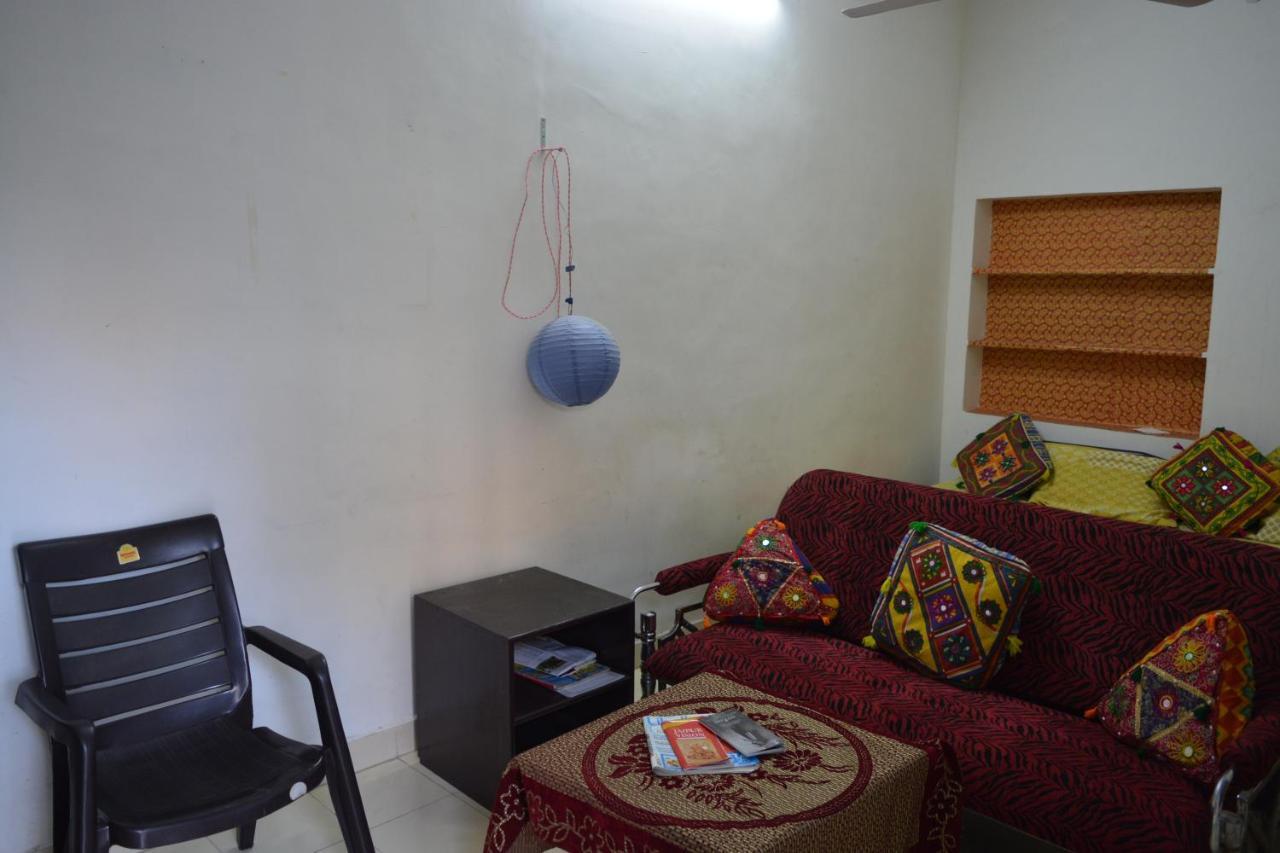 Nadya Homestay For Female & Family Jaipur Bagian luar foto